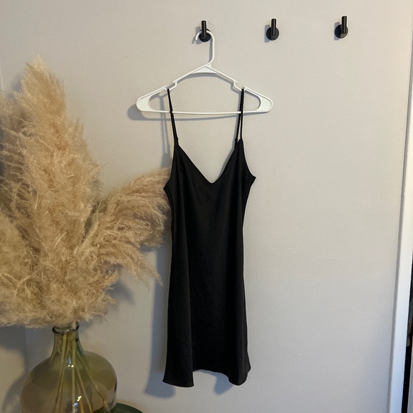 Aritzia Dresses & Skirts - Aritzia Wilfred Slip Dress